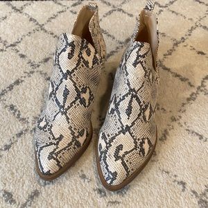 Women’s CL by Laundry Cherish Booties